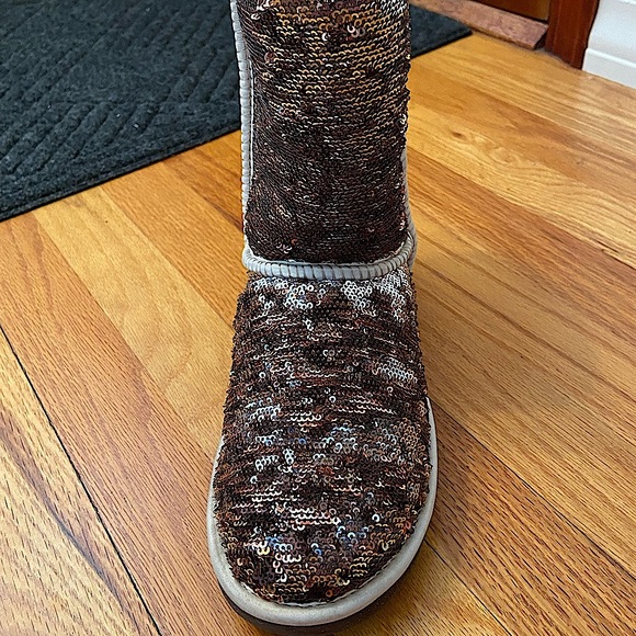 Ugg Classic Short Sparkles in Champagne 🍾 - Picture 2 of 6